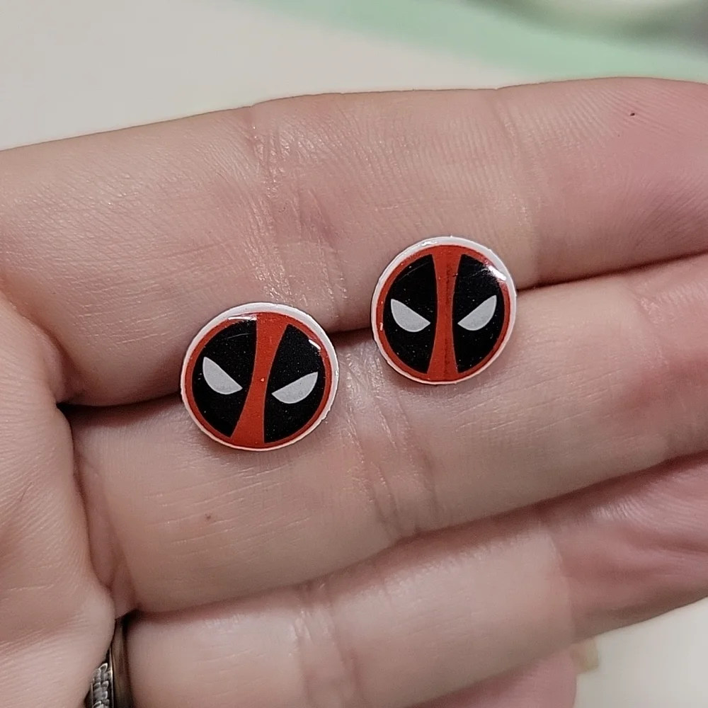 🔥LAST PAIR🔥 Deadpool Stud Earrings, unisex - Picture 5 of 5